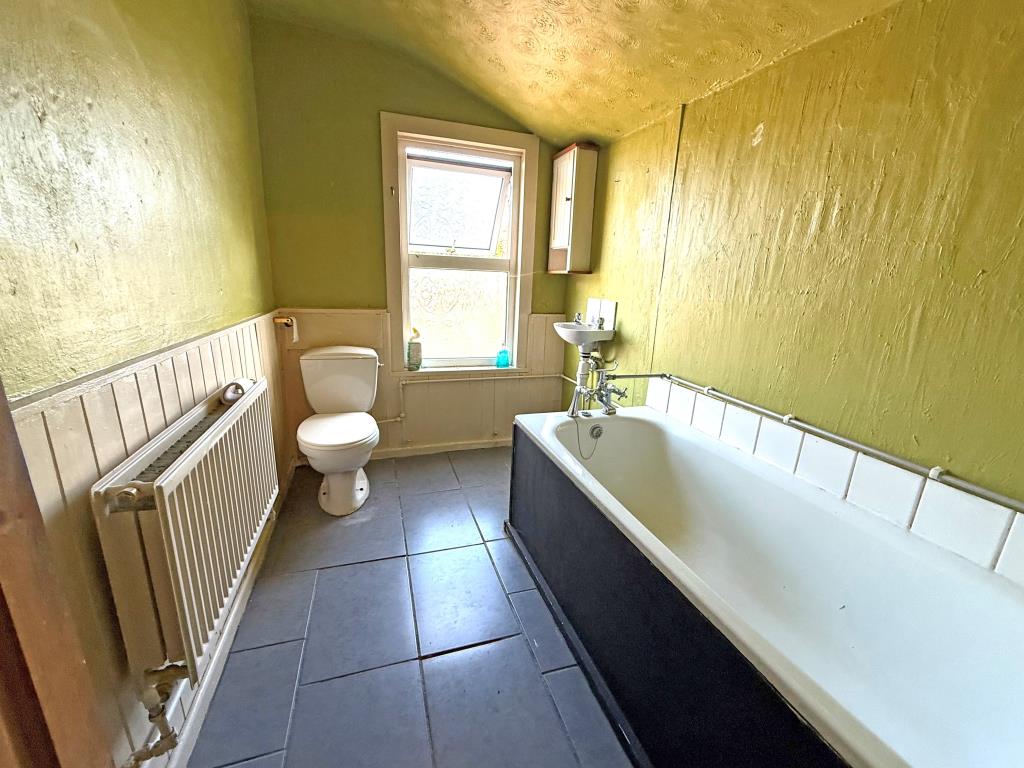 Lot: 137 - TWO-BEDROOM HOUSE FOR IMPROVEMENT - Bathroom with W.C.